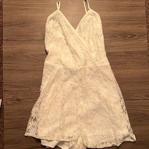 White lace romper with tie and adjustable straps. Size L